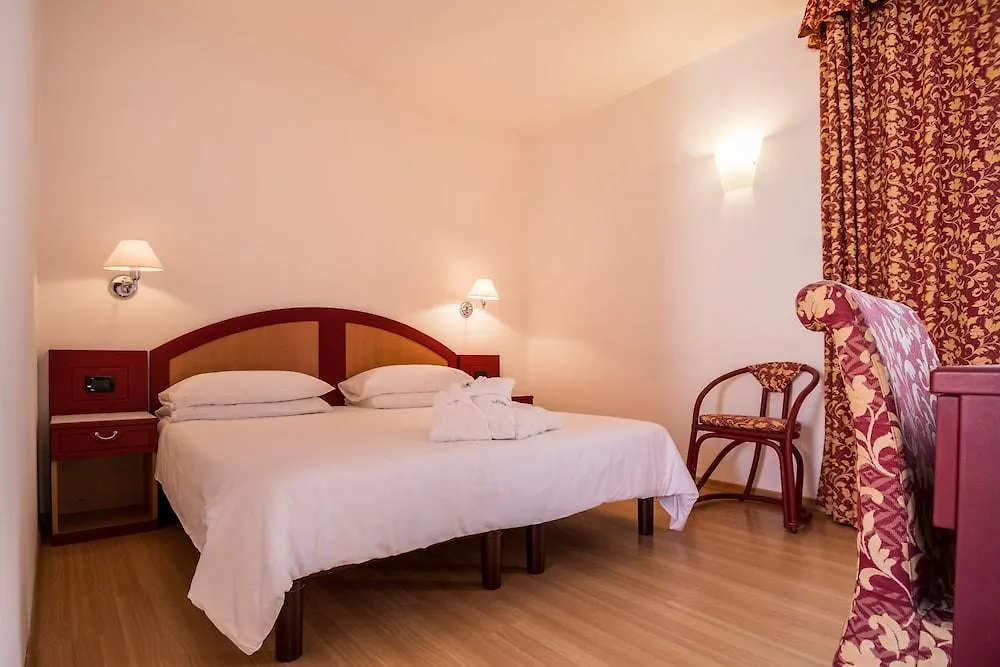 Hotel Orient & Pacific Lido di Jesolo 4*,  Italy